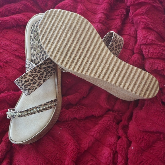 Sbicca Wedge - Picture 2 of 3